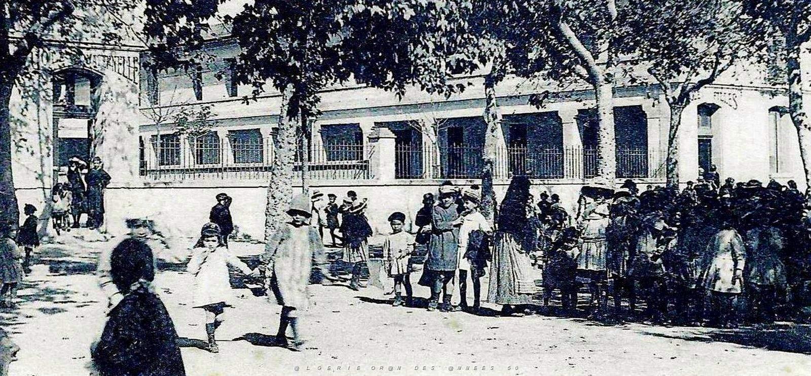 2099- Tlemcen - Ecole de la Place2 de la Victoire.jpg
